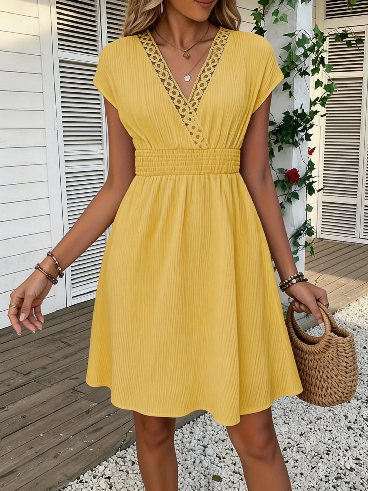 Robe Courte Femme Dentelle Col V | Manches Bouffantes Style Français | Robe Rayée Cintrée
